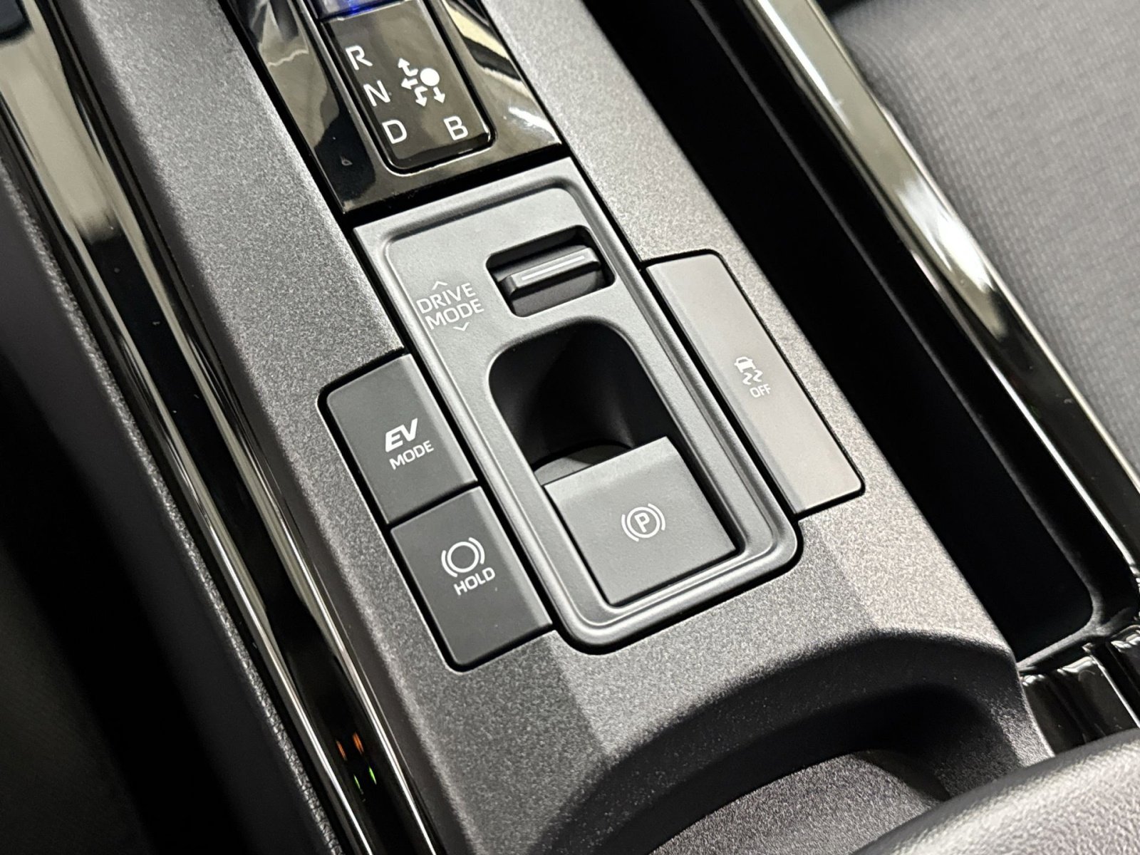 Used 2024 Toyota Prius LE image 35