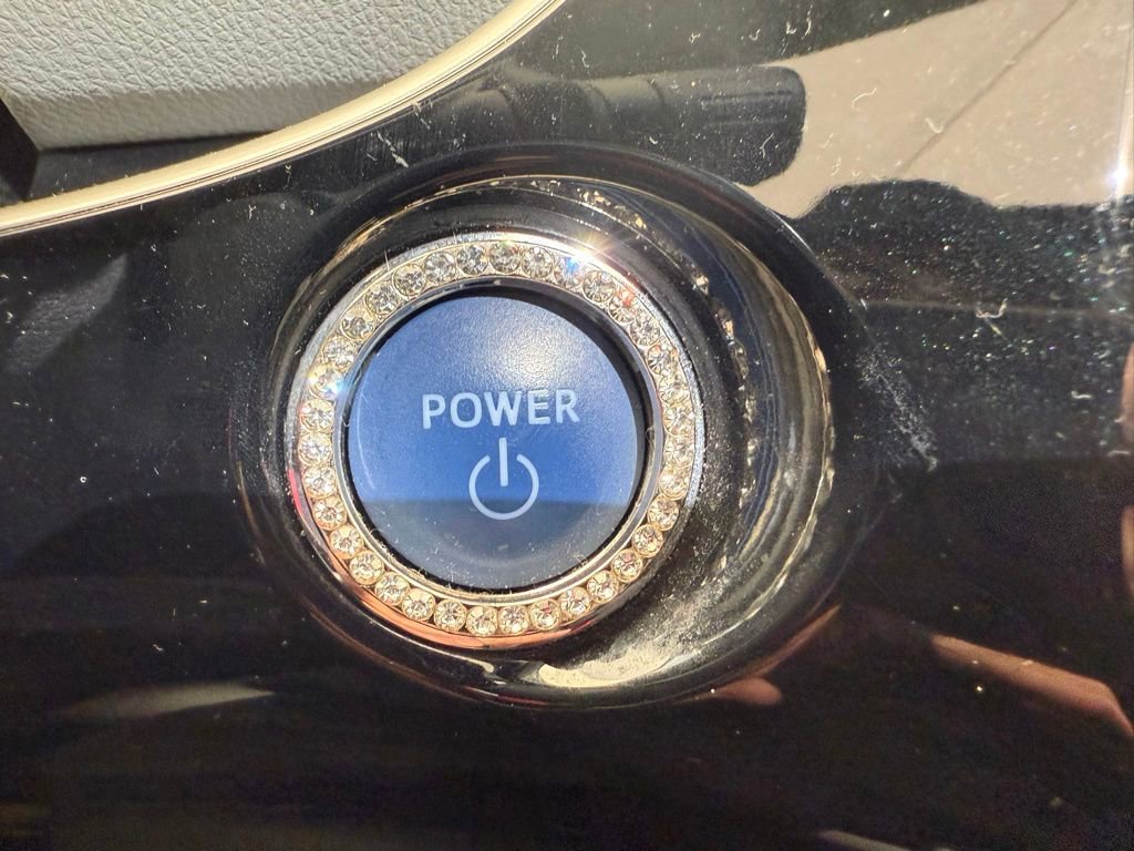 Used 2017 Toyota Prius Four w/ Advanced Technology Package FWD image 19