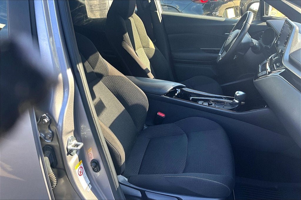 Used 2019 Toyota C-HR XLE FWD image 6