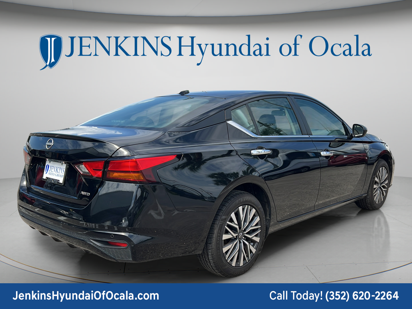 Used 2025 Nissan Altima 2.5 SV AWD/4WD image 3