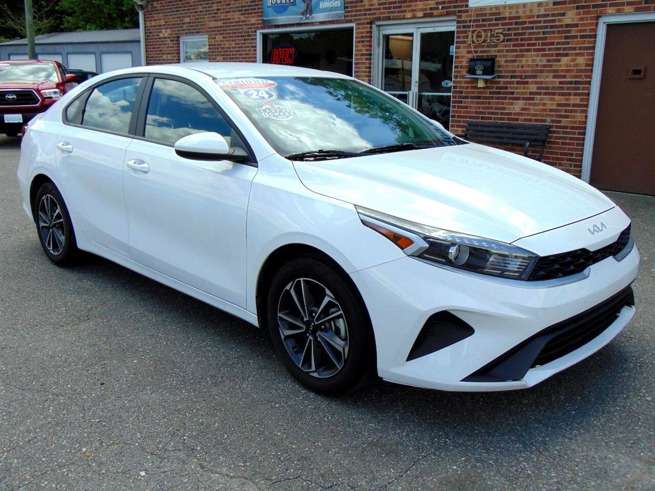 Used 2024 Kia Forte LXS image 3