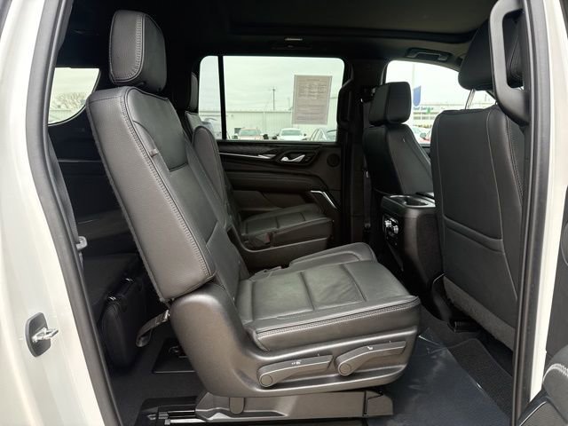 Used 2022 GMC Yukon XL Denali image 50