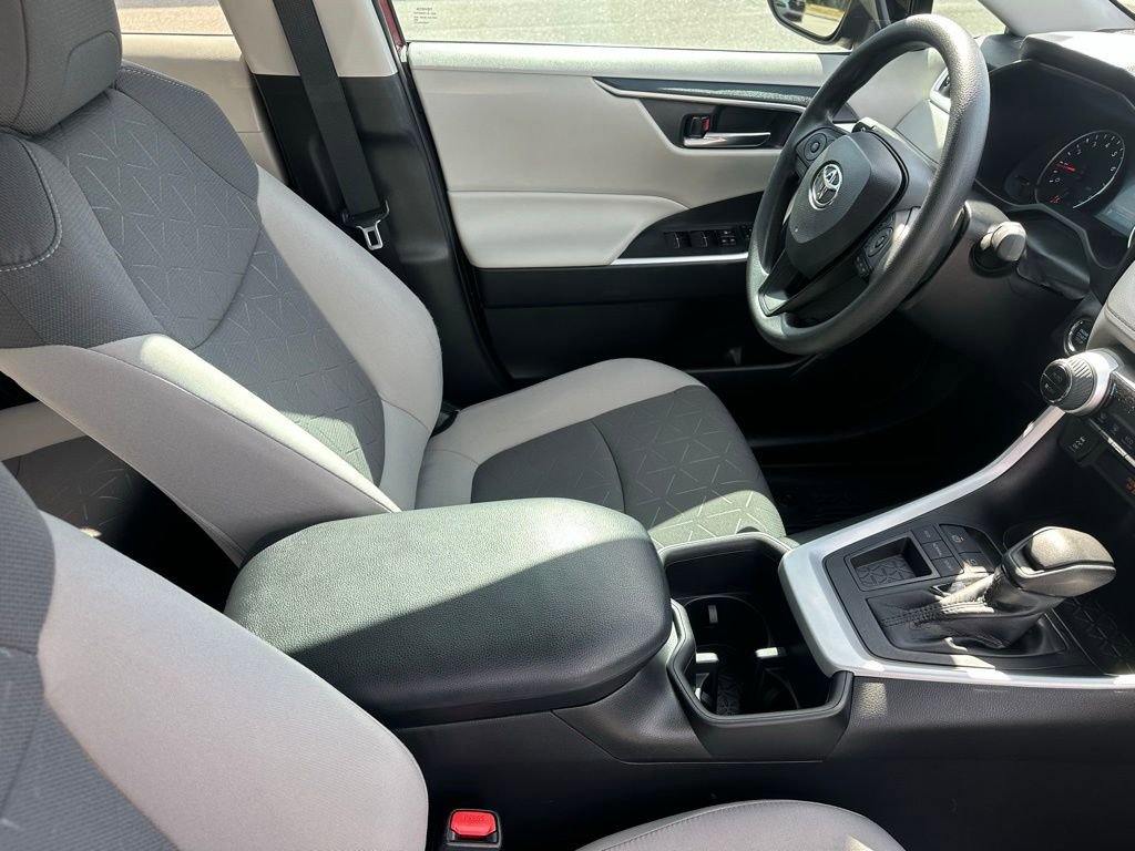 Used 2022 Toyota RAV4 XLE w/ Convenience Package image 17