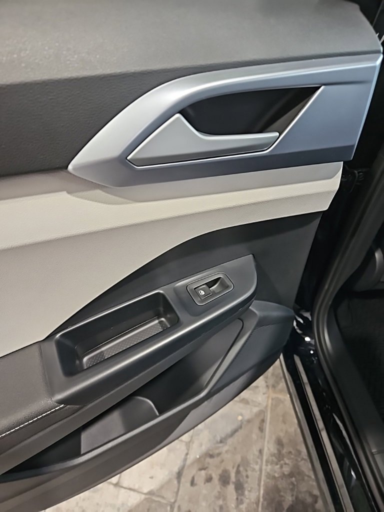 New 2026 Volkswagen Taos SE image 21