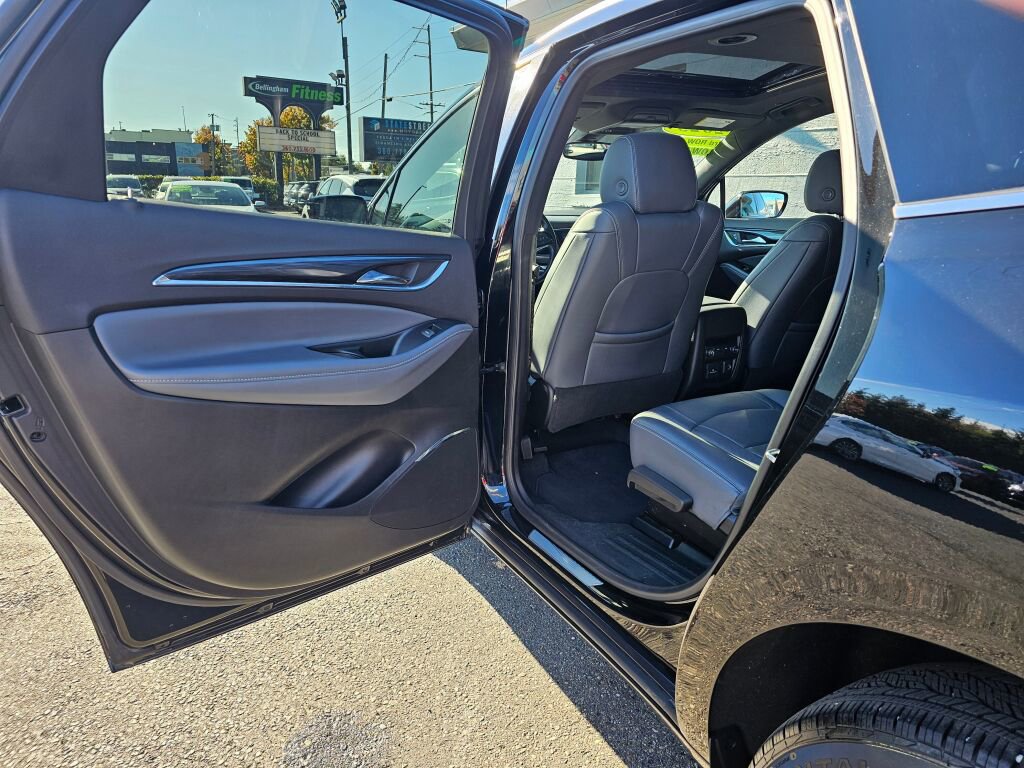 Used 2023 Buick Enclave Essence image 17
