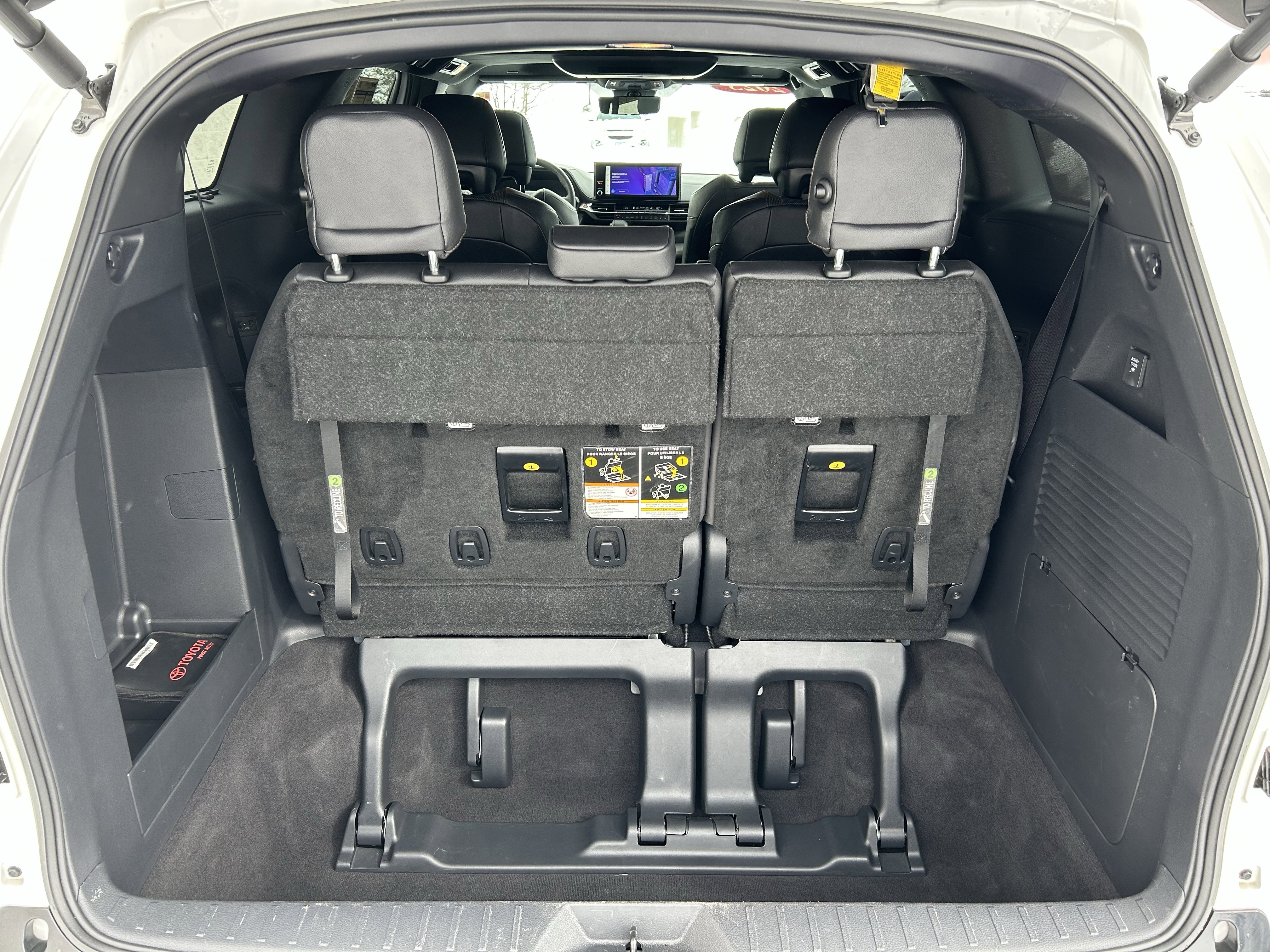 Used 2025 Toyota Sienna Limited image 24