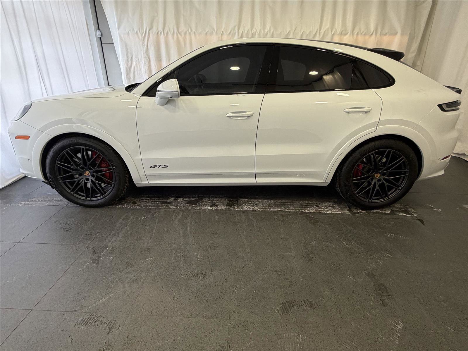 Certified 2025 Porsche Cayenne GTS image 2