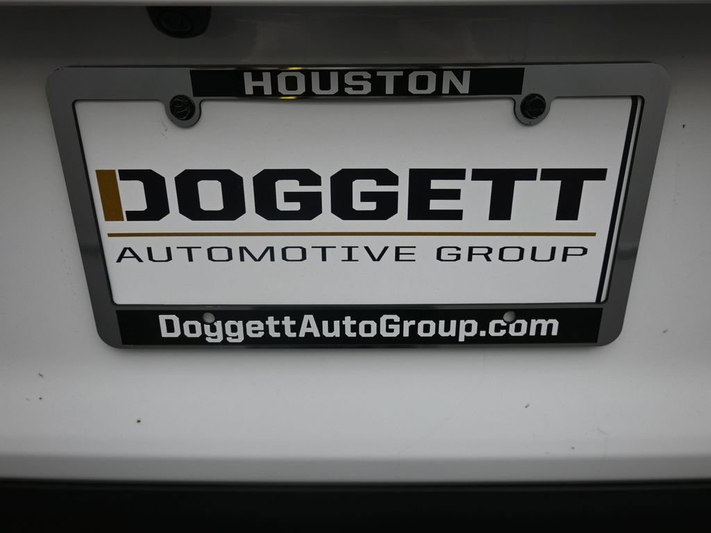 Used 2021 Toyota RAV4 LE image 2