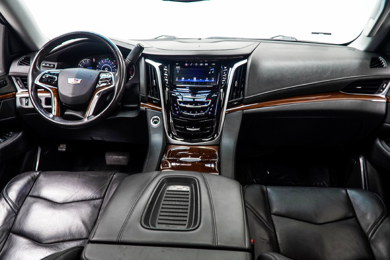 Used 2020 Cadillac Escalade Luxury RWD image 5