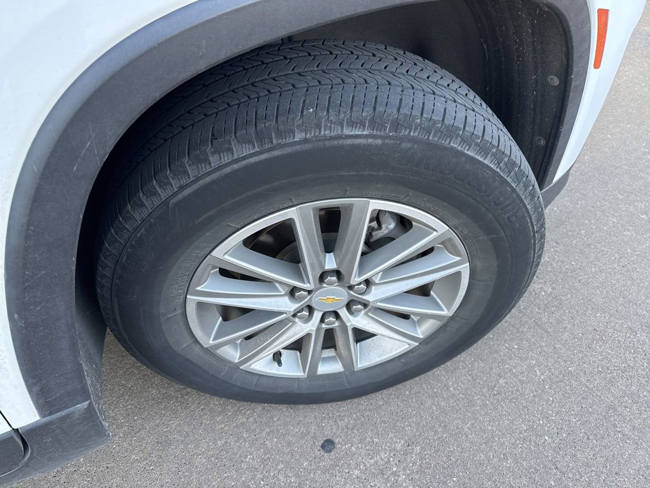 Used 2023 Chevrolet Traverse LT image 16