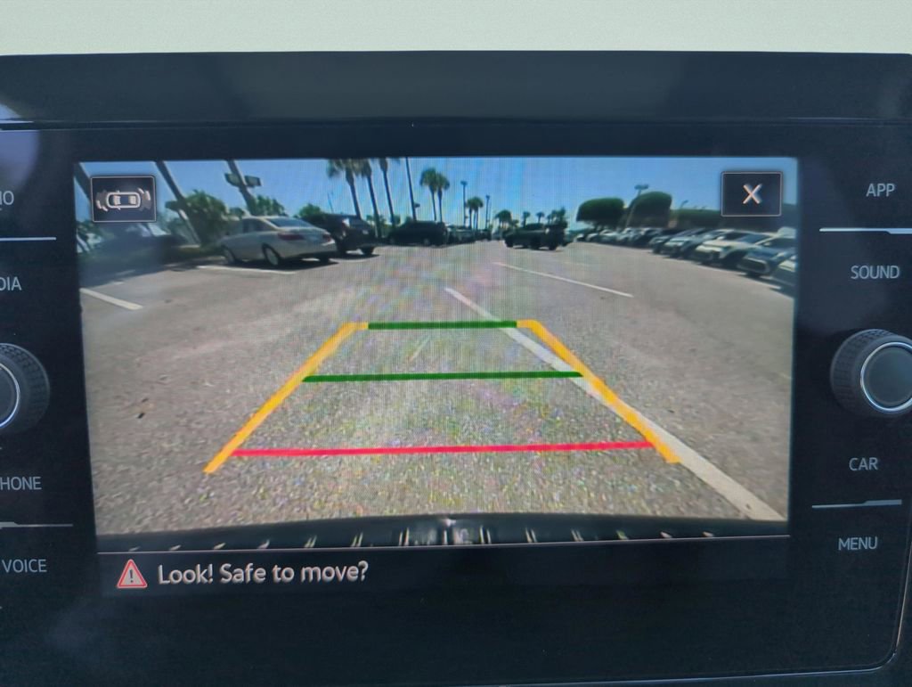 Used 2025 Volkswagen Taos SE w/ Panoramic Sunroof Package FWD image 31