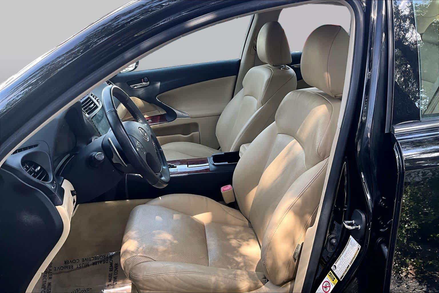 Used 2007 Lexus IS 250 w/ Premium Pkg RWD image 8