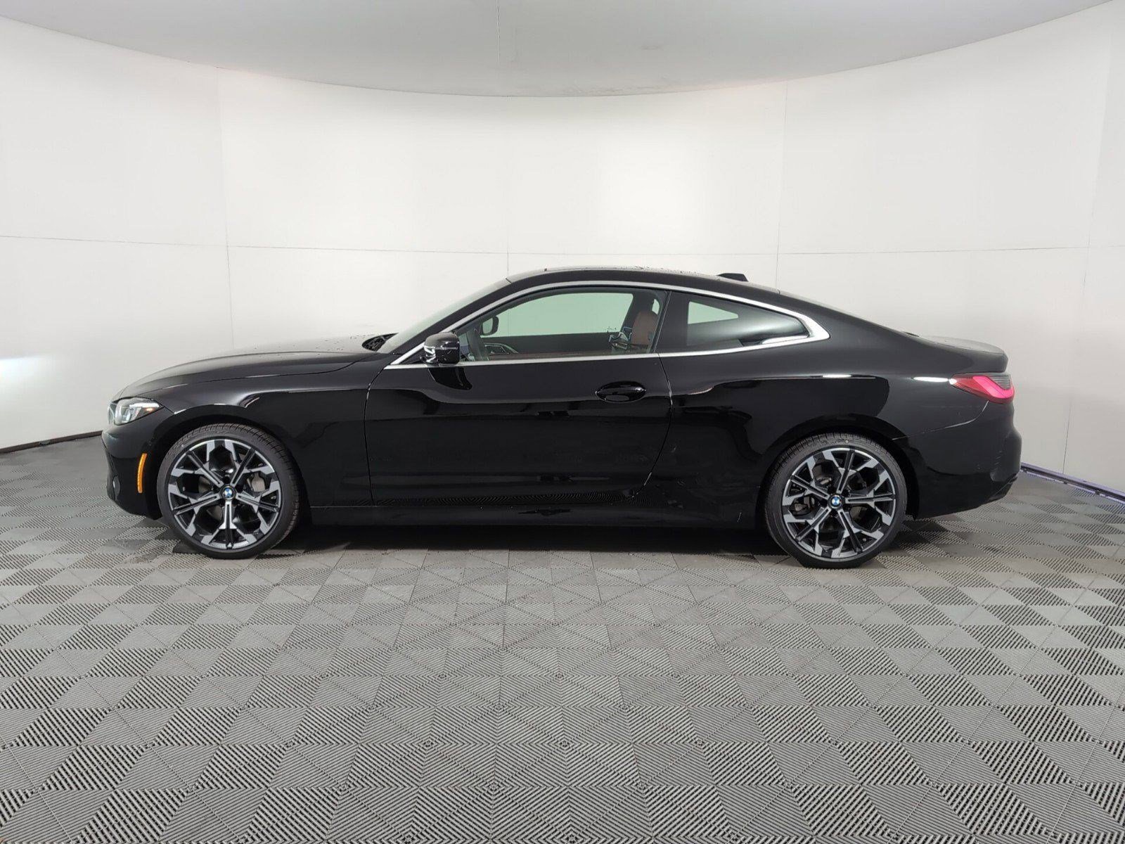 Used 2025 BMW 430i xDrive Coupe w/ Convenience Package image 2