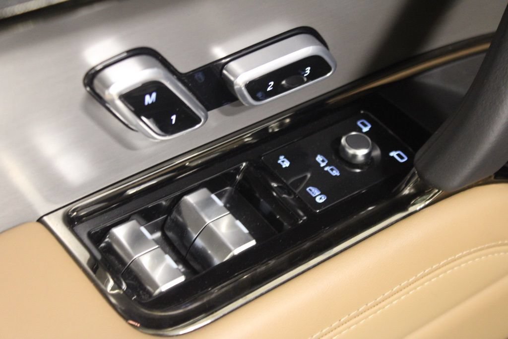 Certified 2025 Land Rover Range Rover Sport SE AWD/4WD image 18