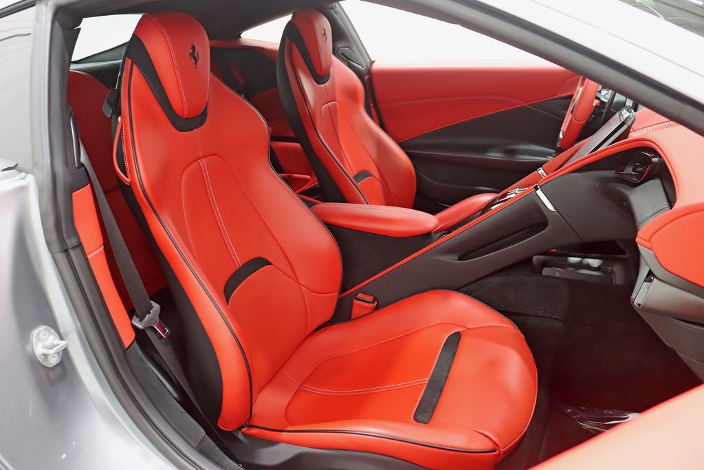Used 2022 Ferrari Roma RWD image 38
