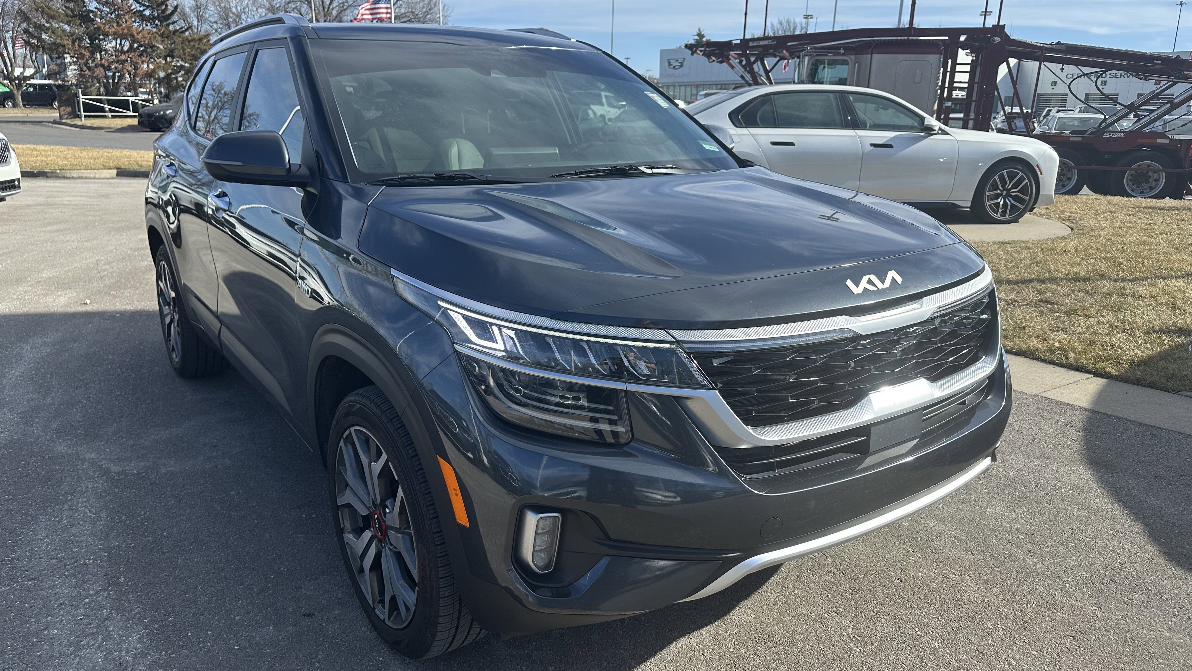 Used 2022 Kia Seltos SX w/ Sunroof Package image 2