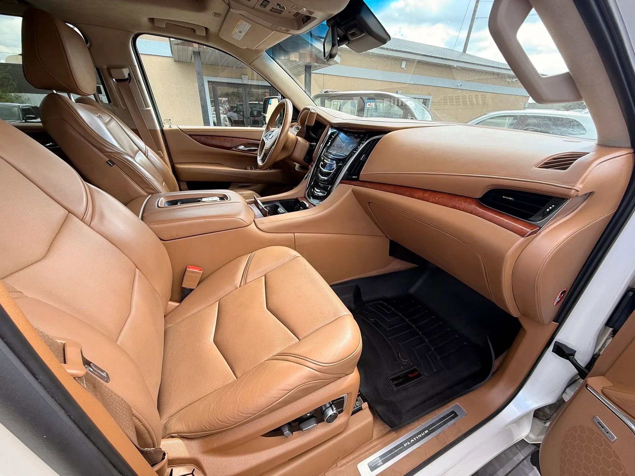Used 2015 Cadillac Escalade Platinum AWD/4WD image 21