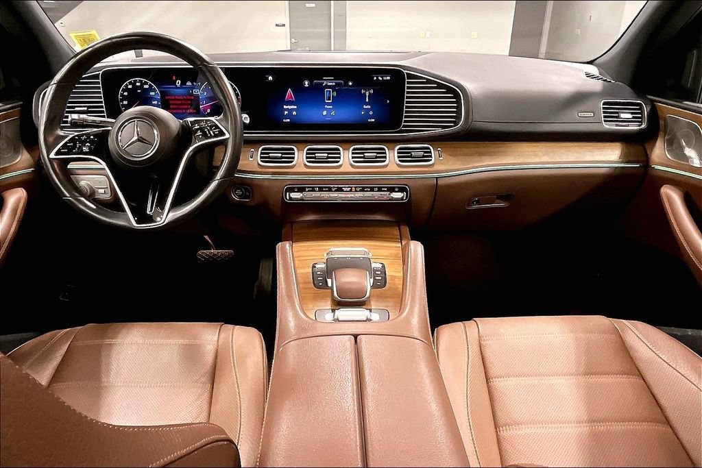 Used 2024 Mercedes-Benz GLS 450 4MATIC image 7