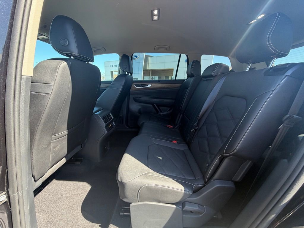 Used 2025 Volkswagen Atlas SE image 14