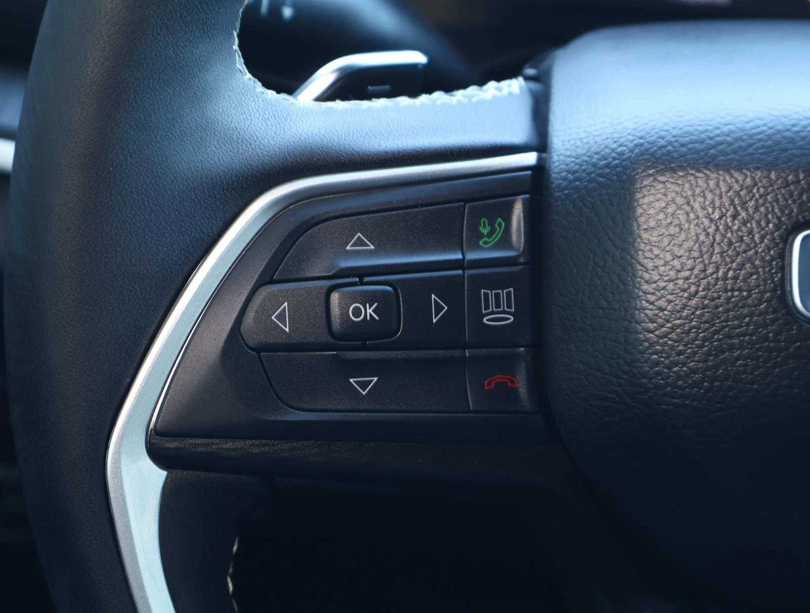 Used 2025 Jeep Grand Cherokee L Altitude image 26