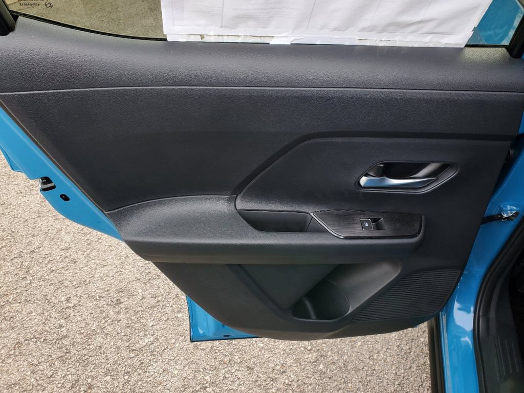 New 2026 Nissan Kicks SR w/ SR Premium Package FWD image 9