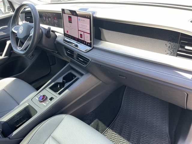 Certified 2026 Volkswagen Tiguan SE w/ Panoramic Sunroof Package FWD image 29