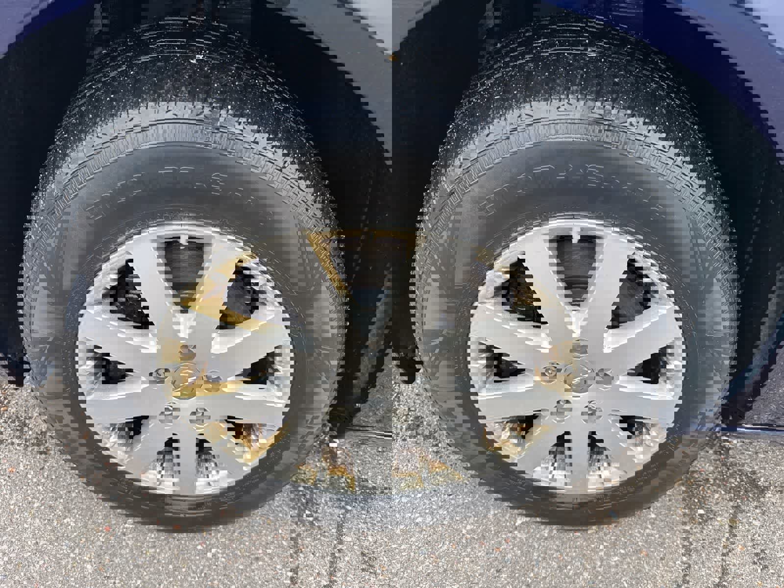 Used 2014 Chrysler Town & Country Touring FWD image 9