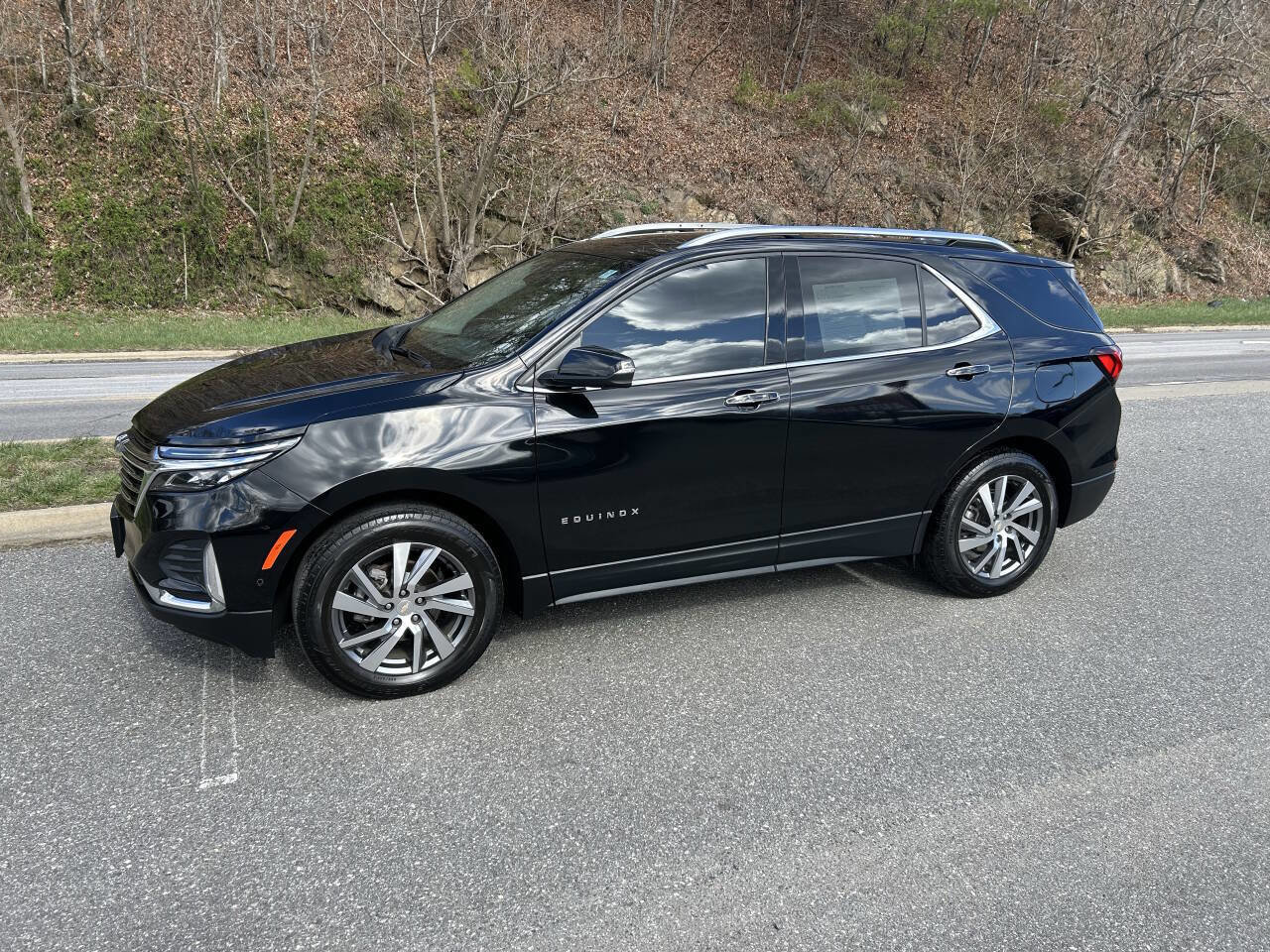 Used 2023 Chevrolet Equinox Premier image 3