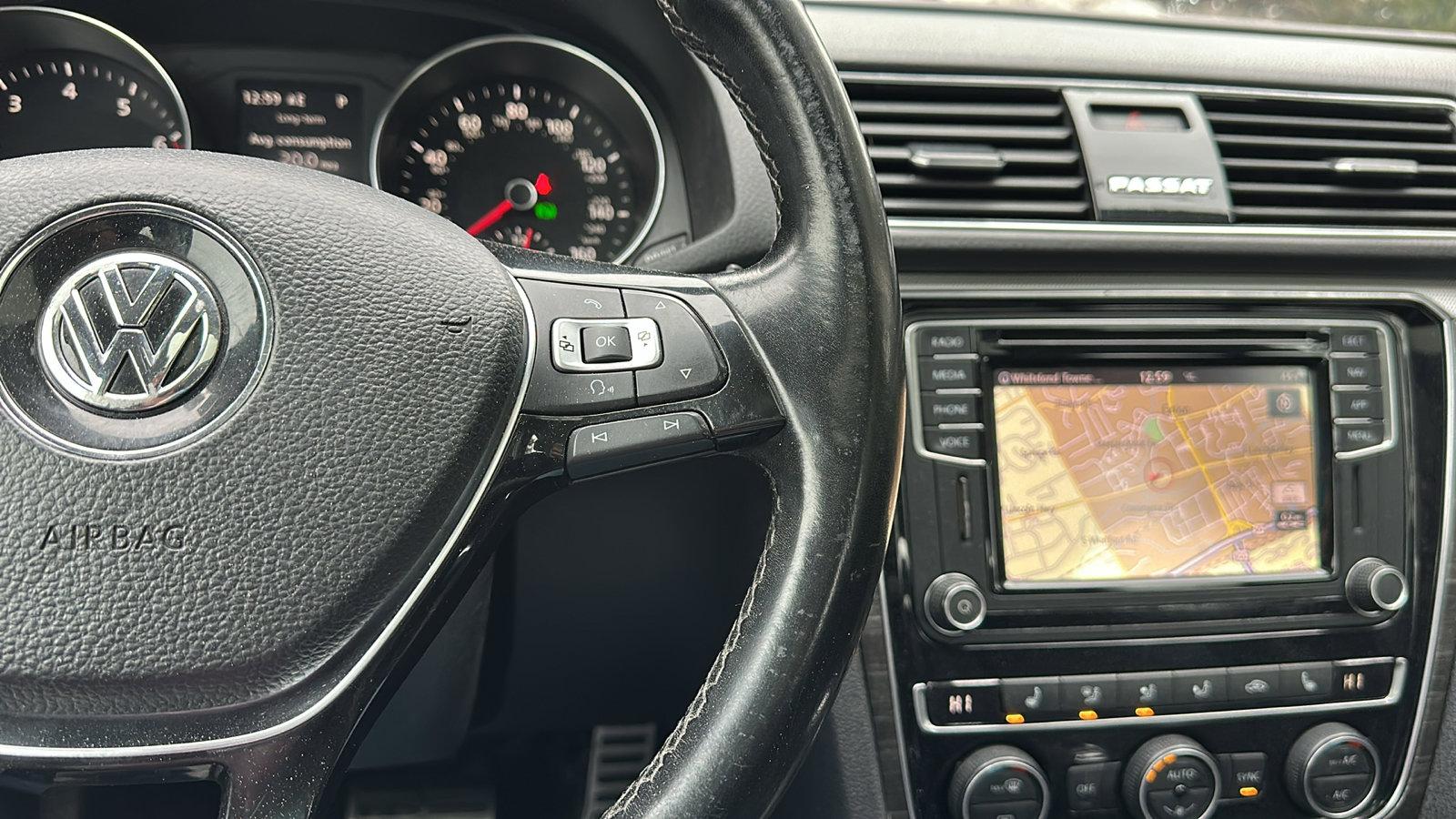 Used 2018 Volkswagen Passat 2.0T SEL Premium image 17