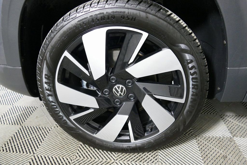 Used 2024 Volkswagen Taos SEL image 9