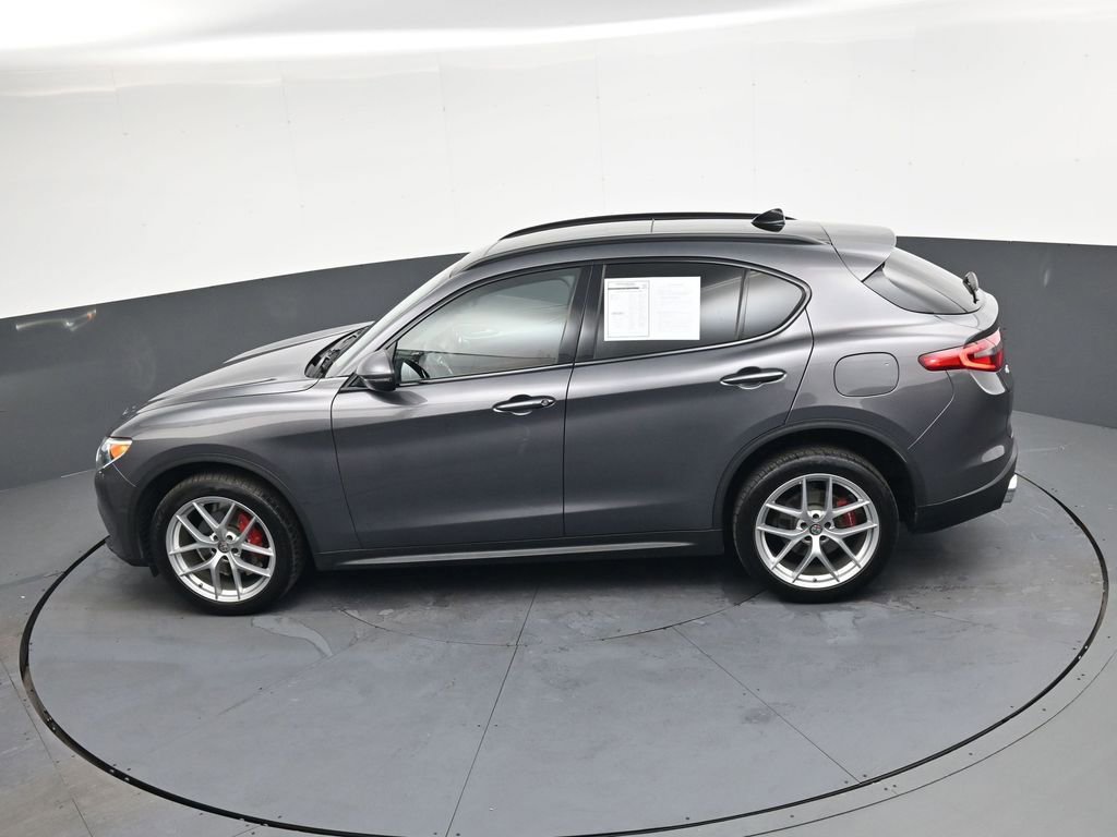 Used 2018 Alfa Romeo Stelvio Sport w/ Quick Order Package 22J Sport image 31