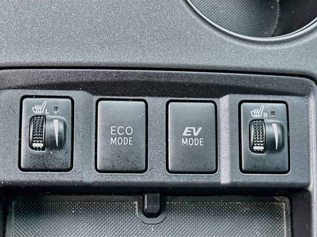 Used 2017 Toyota Camry XLE FWD image 19