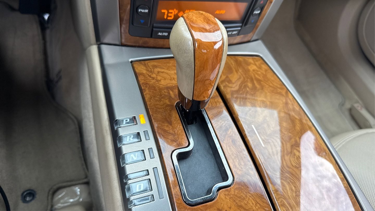 Used 2009 Cadillac XLR RWD image 18