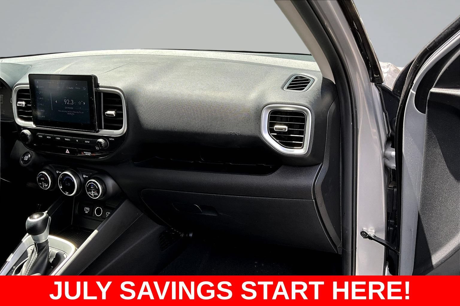 Used 2025 Hyundai Venue SEL FWD image 33