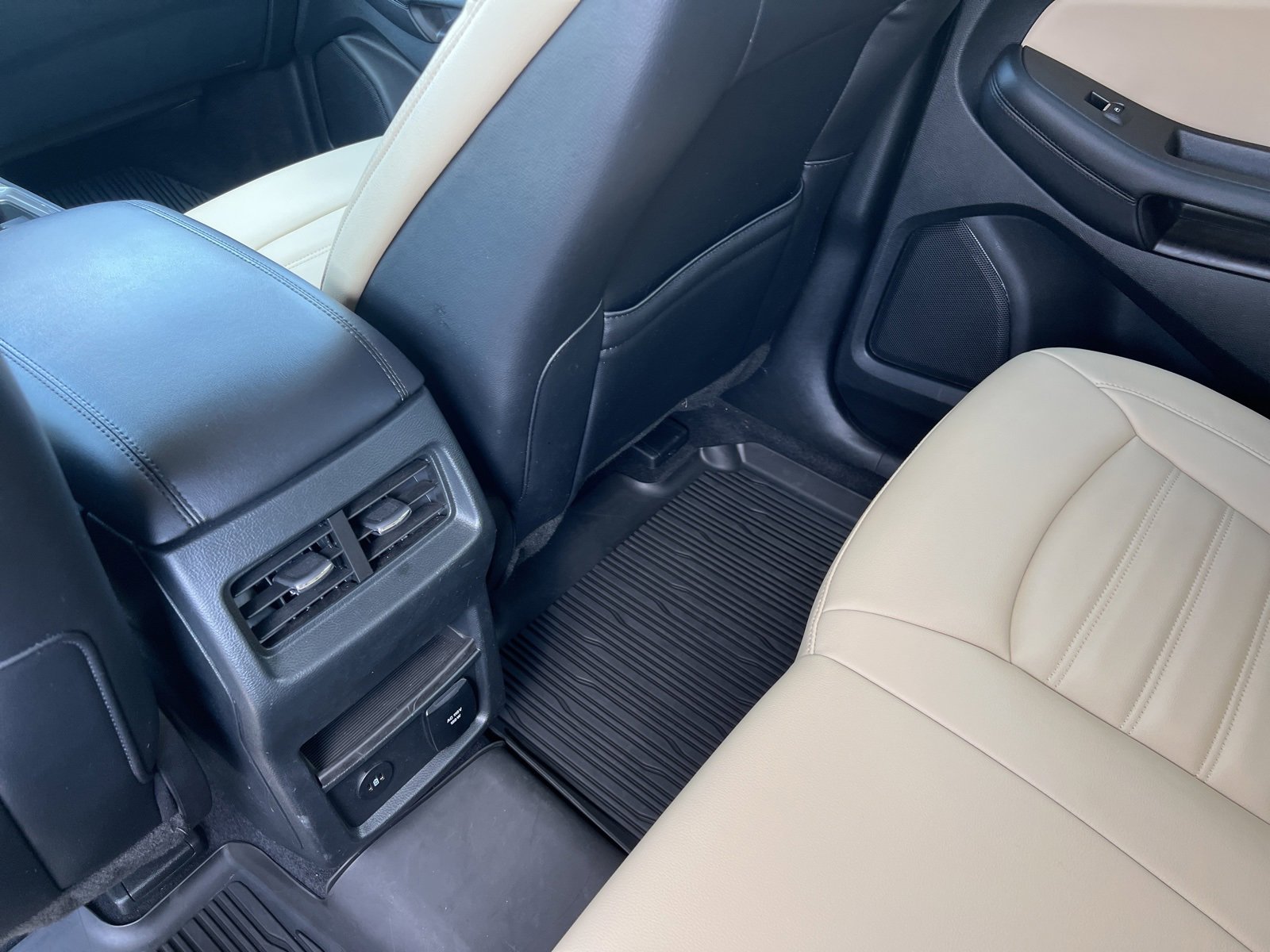 Used 2023 Ford Edge SEL w/ Convenience Package image 18