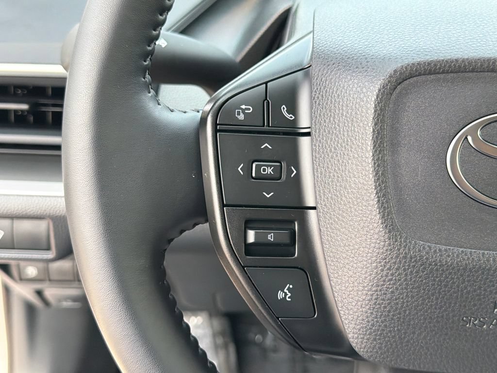 Used 2025 Toyota Prius LE FWD image 22