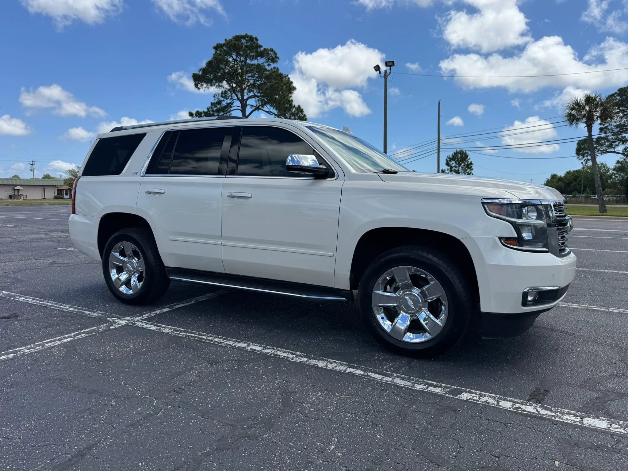 Used 2015 Chevrolet Tahoe LTZ RWD image 4