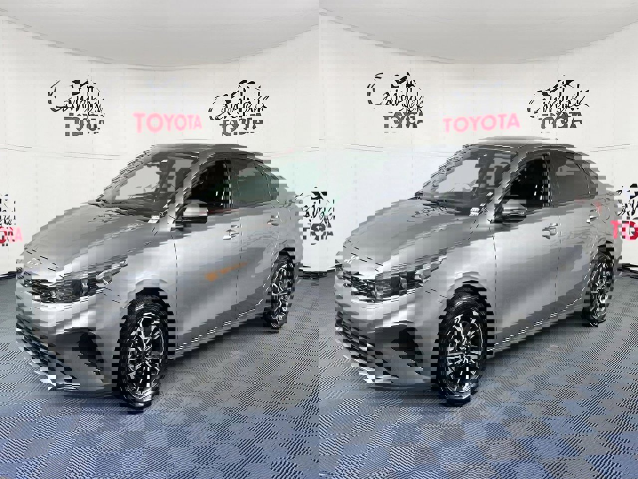 Used 2023 Kia Forte LXS w/ LXS Technology Package image 2