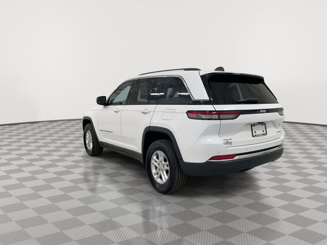 Used 2024 Jeep Grand Cherokee Laredo AWD/4WD image 8