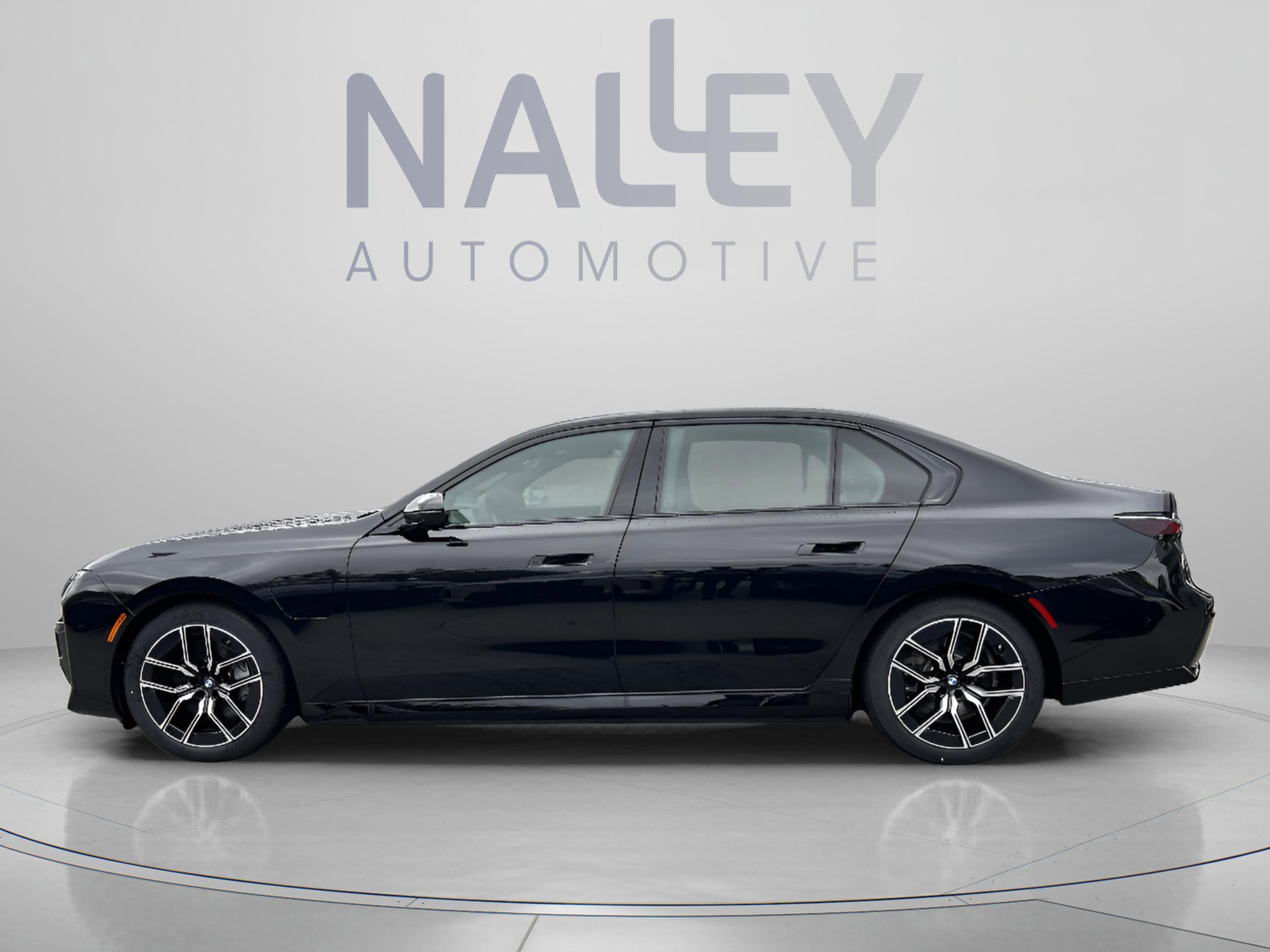 Used 2026 BMW 750e xDrive AWD/4WD image 3