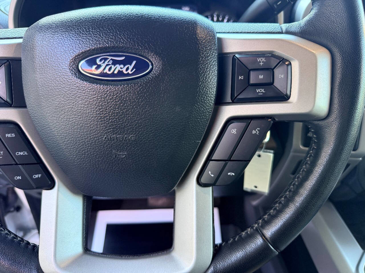 Used 2022 Ford F250 Lariat w/ Lariat Value Package AWD/4WD image 29
