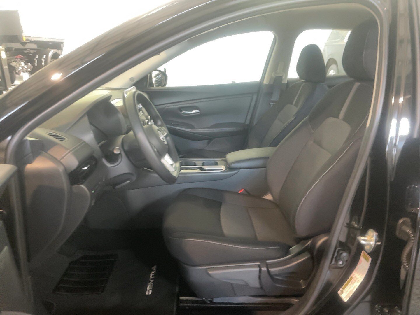 Used 2025 Nissan Sentra SV FWD image 17