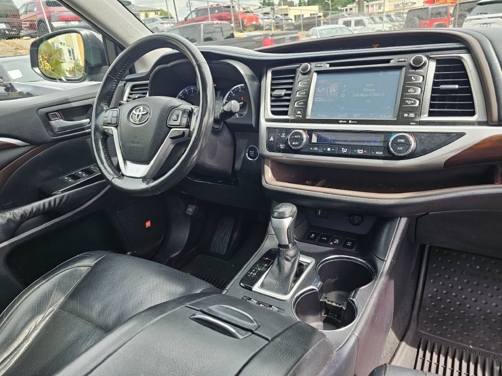 Used 2015 Toyota Highlander Limited Platinum AWD/4WD image 11