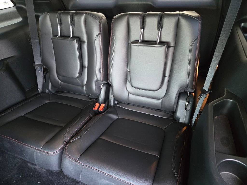 Used 2018 Ford Explorer Sport w/ Ford Safe & Smart Package AWD/4WD image 8