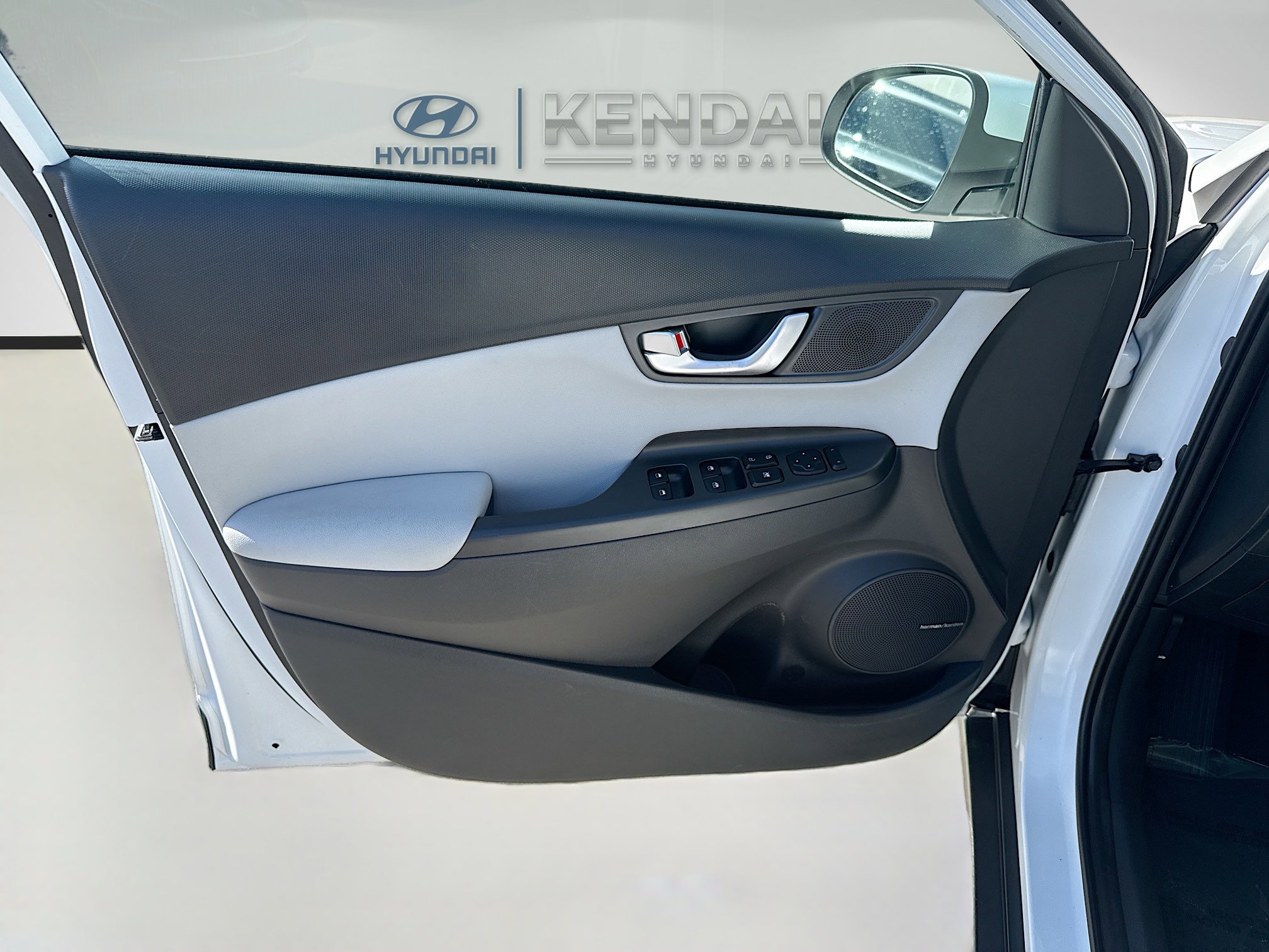 Used 2023 Hyundai Kona Limited w/ Cargo Package image 18