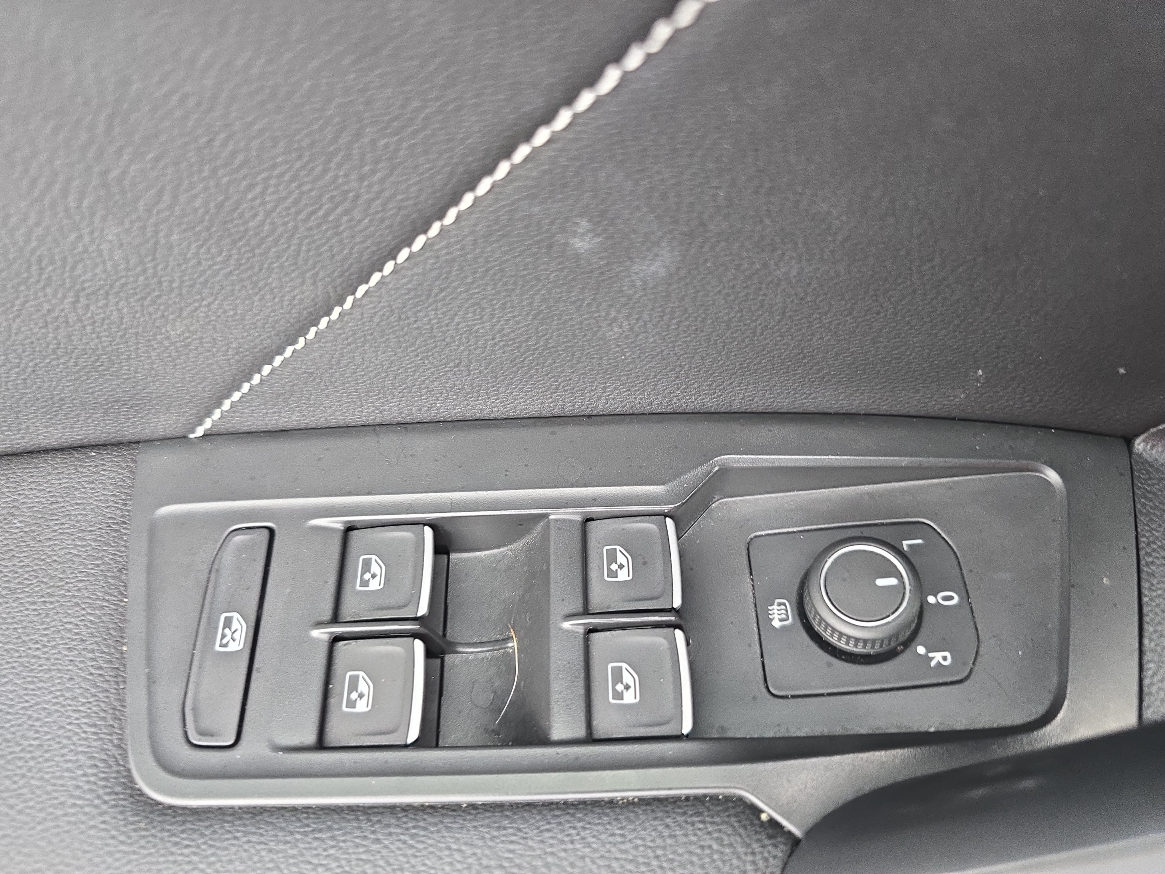 Used 2023 Volkswagen Tiguan SE FWD image 27