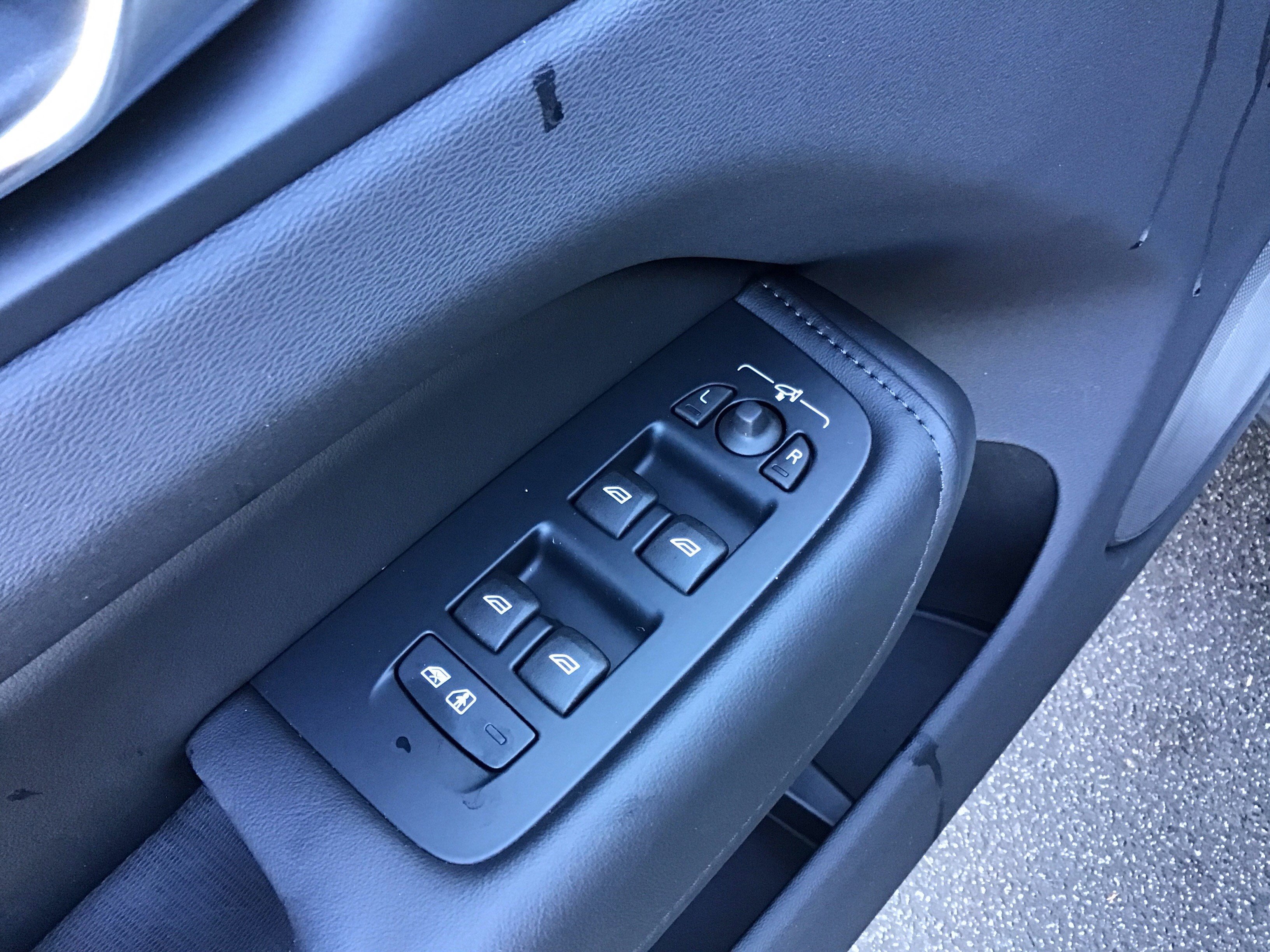 Certified 2025 Volvo XC60 B5 Plus image 15