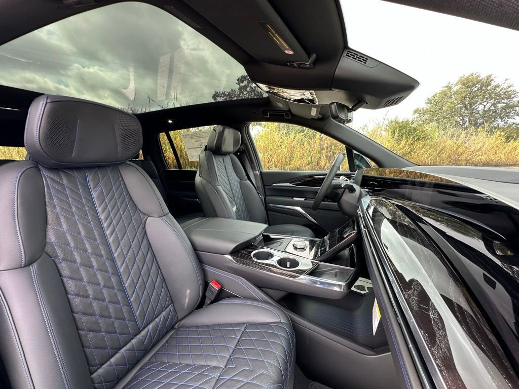 New 2025 Cadillac Escalade IQ Sport 1 w/ LPO, ONYX Package AWD/4WD image 15