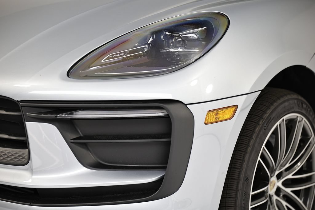 Certified 2026 Porsche Macan AWD/4WD image 11