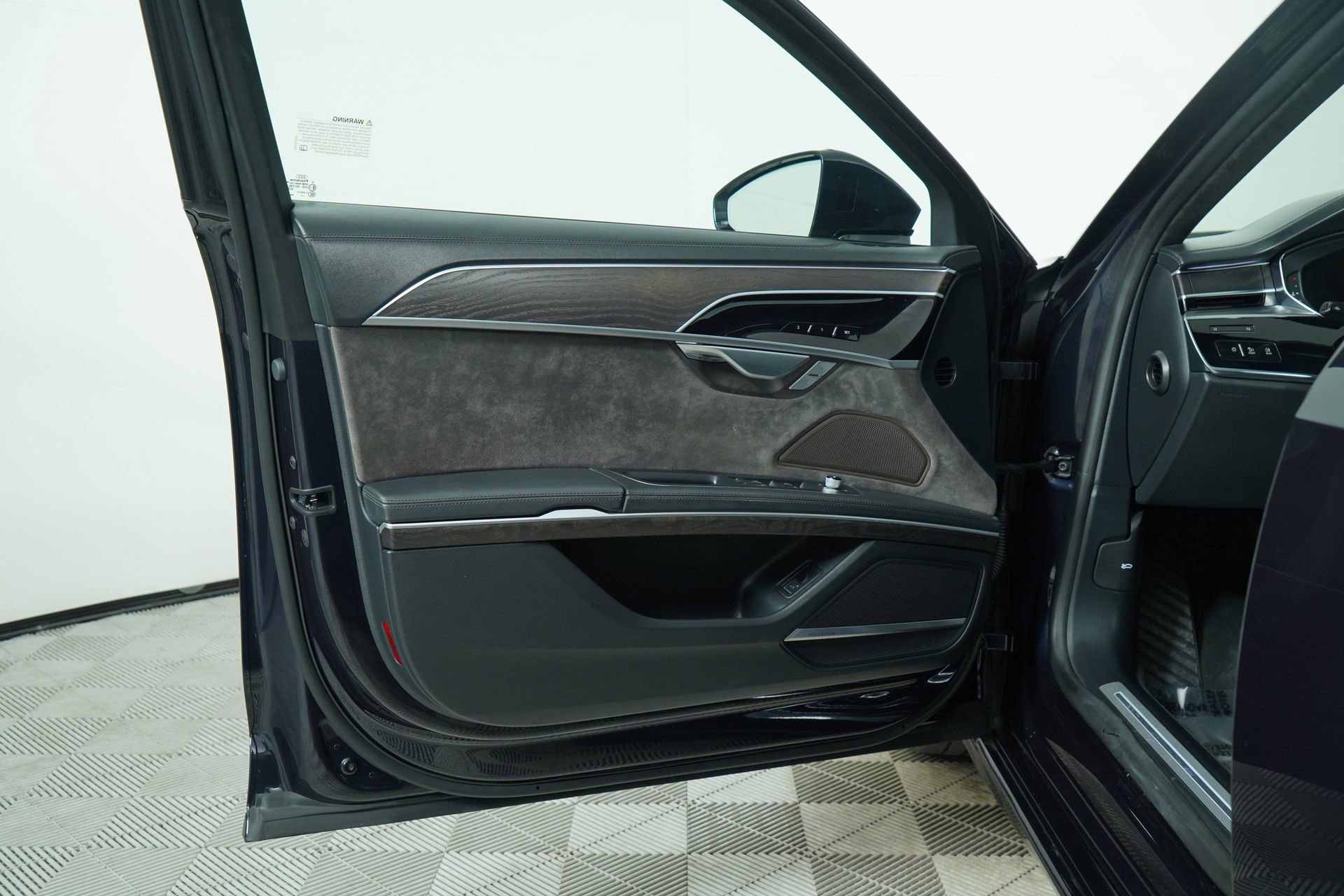 Used 2021 Audi A8 L 4.0T image 23